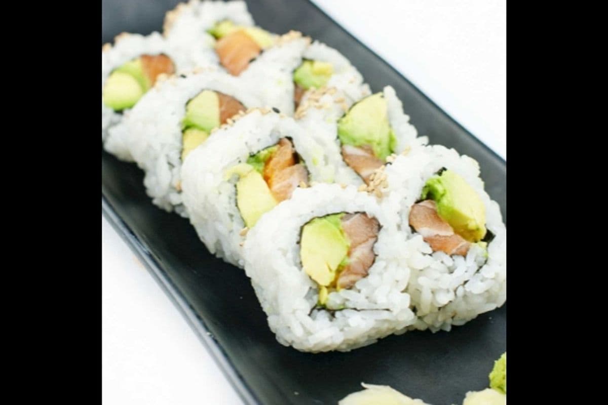 G25. Salmon Avocado Roll (8 pcs)