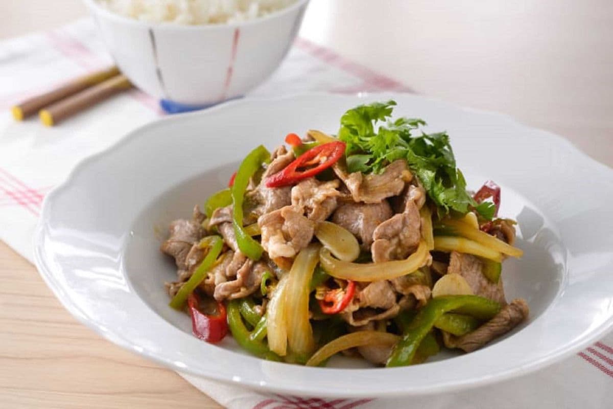 Stir Fried Lamb with Pepper and Cumin 孜然羊肉