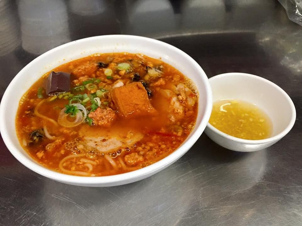 209. Special Northern Style Vermicelli Soup with Crab Meat Tofu and Snail