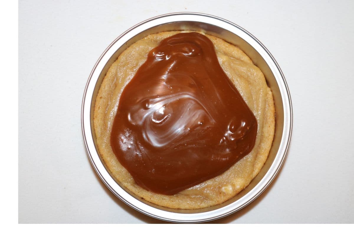 Freshly Baked Caramel & White Chocolate Signature Cookie Dough