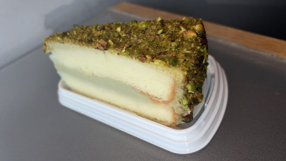 Pistachio cake
