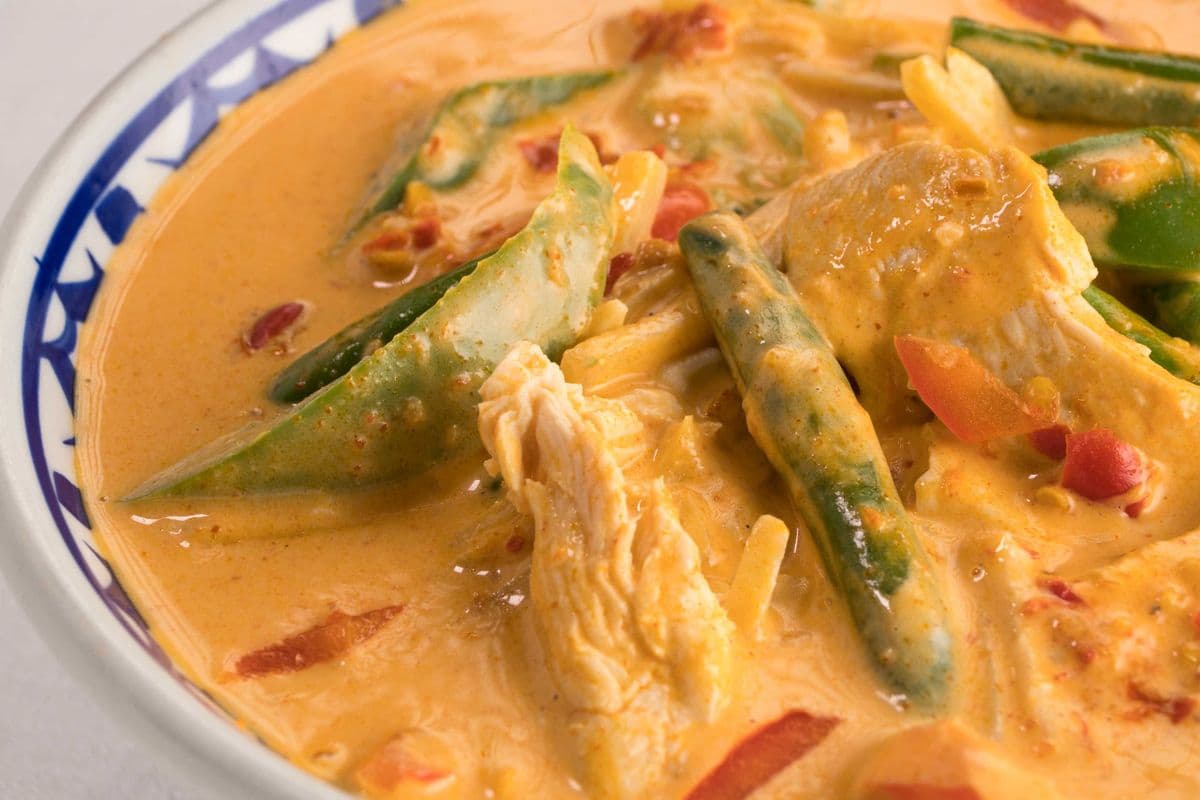 24. Kaeng Daeng Pet