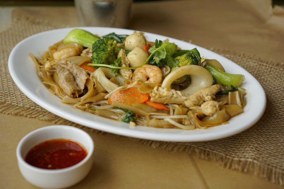 F4. Stir - Fried Rice Noodles (Assorted Meat) / Hủ Tiếu Xào