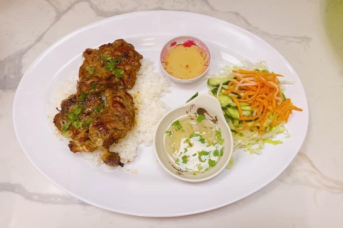 R1. Grilled LemonGrass Chicken with Steamed Rice / 燒香茅雞扒配白飯 / 구운 레몬그라스 치킨 덮밥