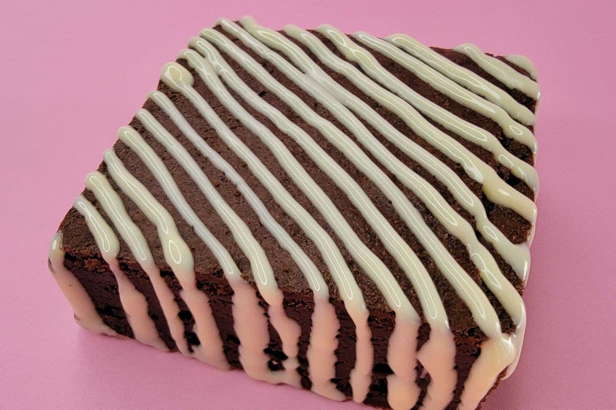 Snow Drizzle Brownie ❄️🍫