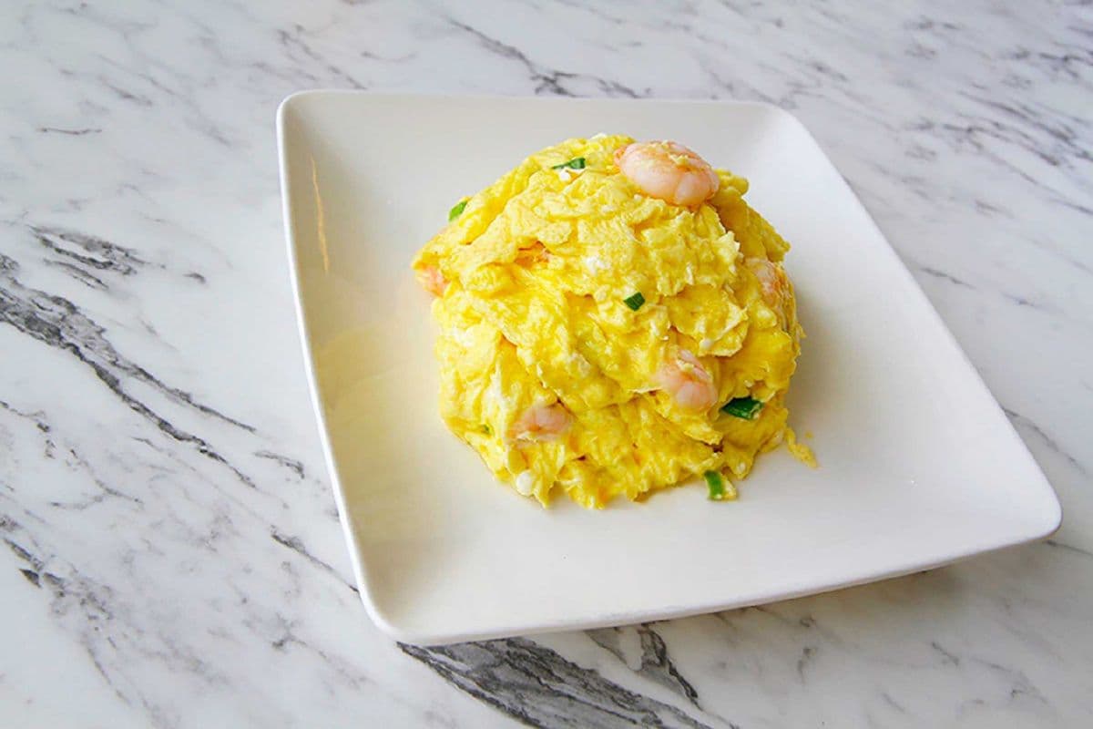 Scramble Eggs with Shrimps and Green Onions 蝦仁炒蛋