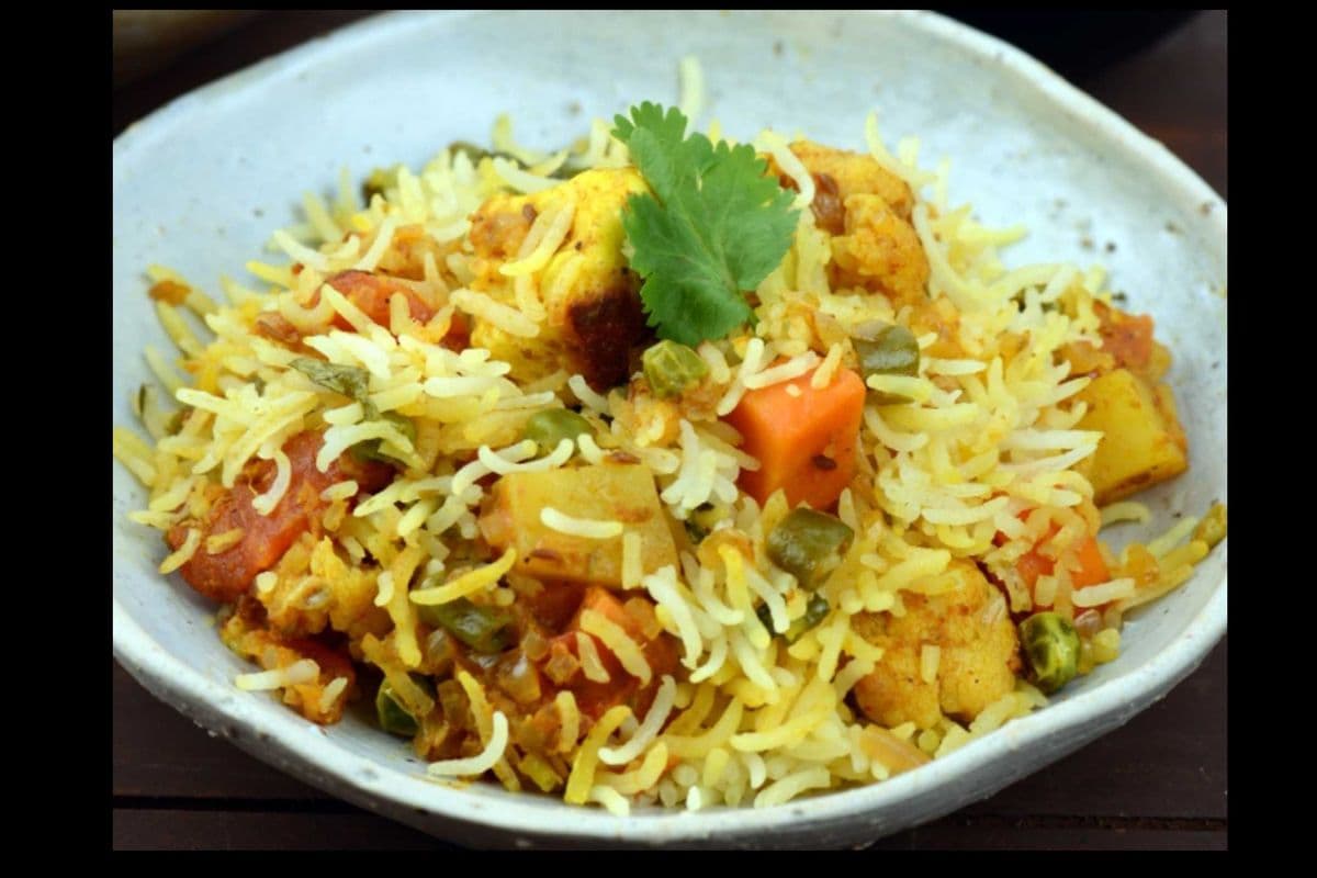 Vegetable Biryani with Pop or Badam Milk (24 oz)