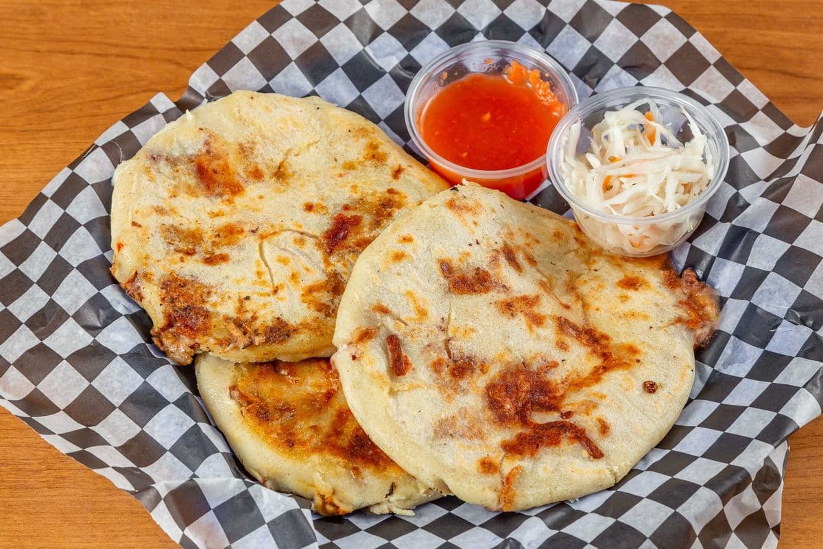 Beans and Cheese Pupusa / Pupusa De Queso-frijol