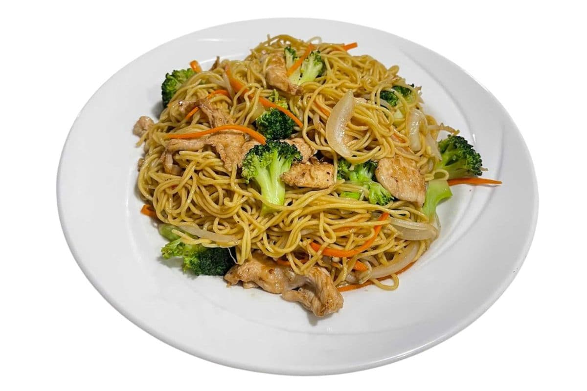 S3B. Cantonese Chow Mein with Chicken