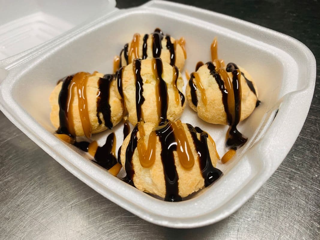 5 Profiteroles à la Crème / 5 Creamed Profiteroles