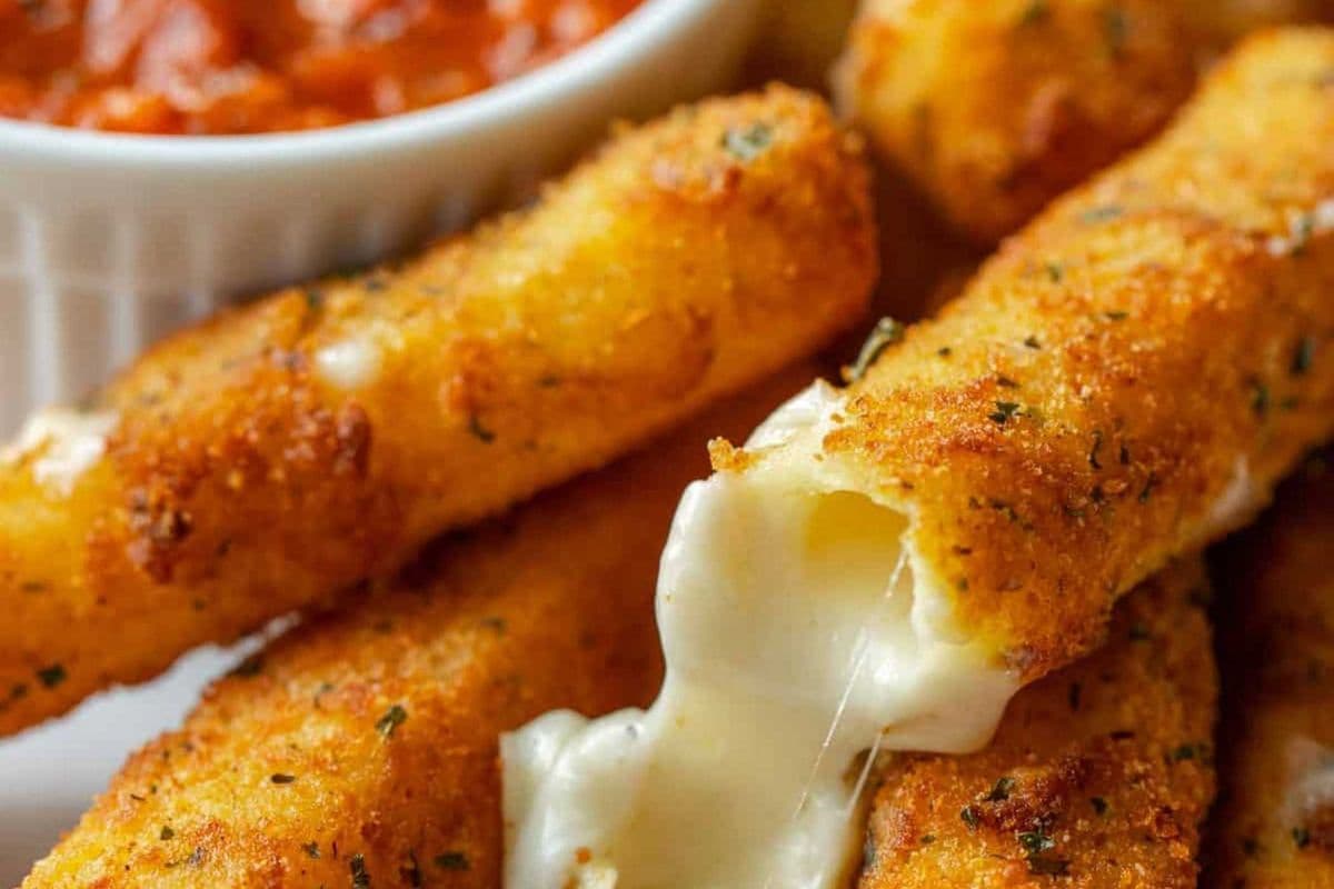 Mozzarella Cheese Sticks ( 7 pcs- FREE MARINARA)
