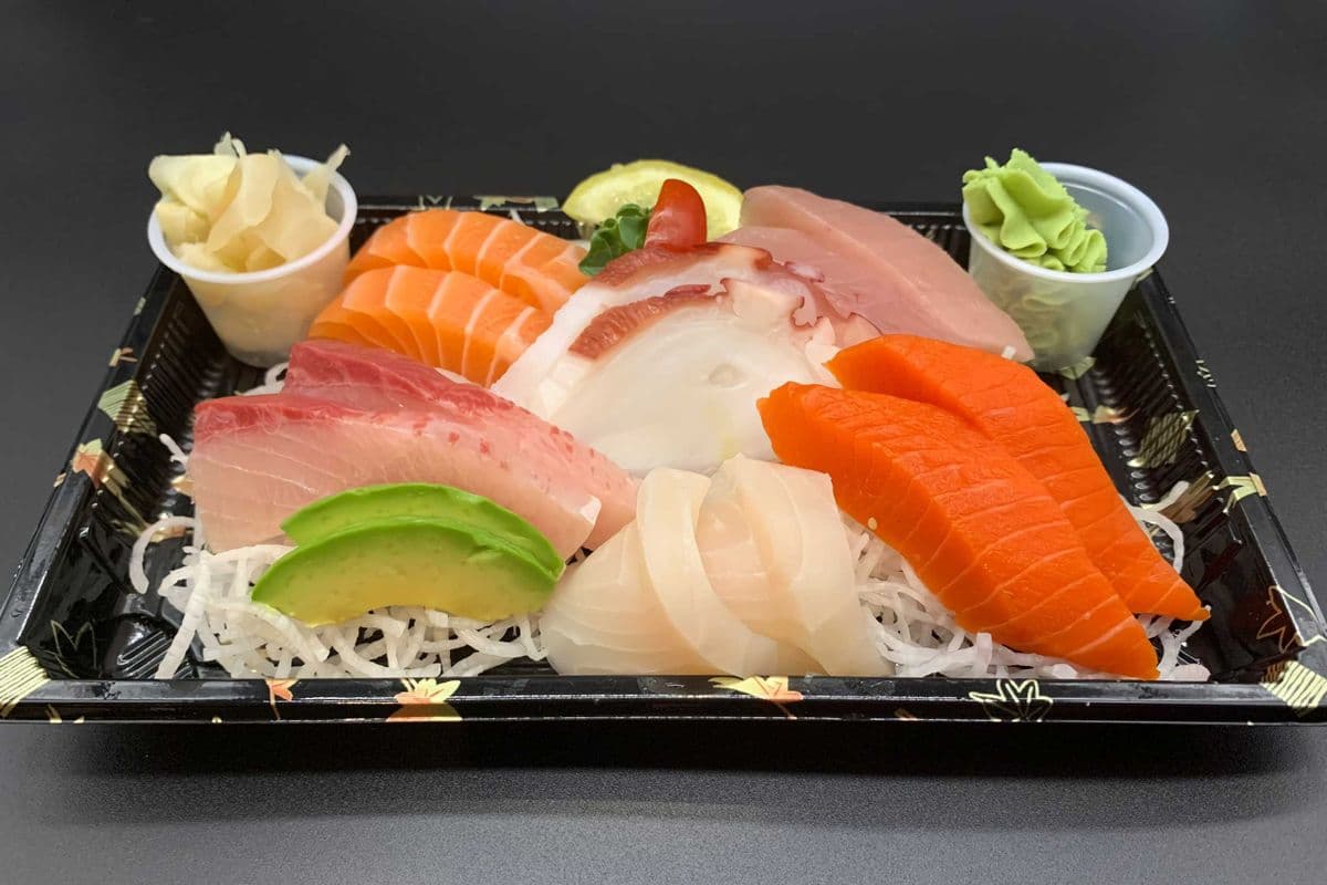 Assorted Sashimi (12 pcs)