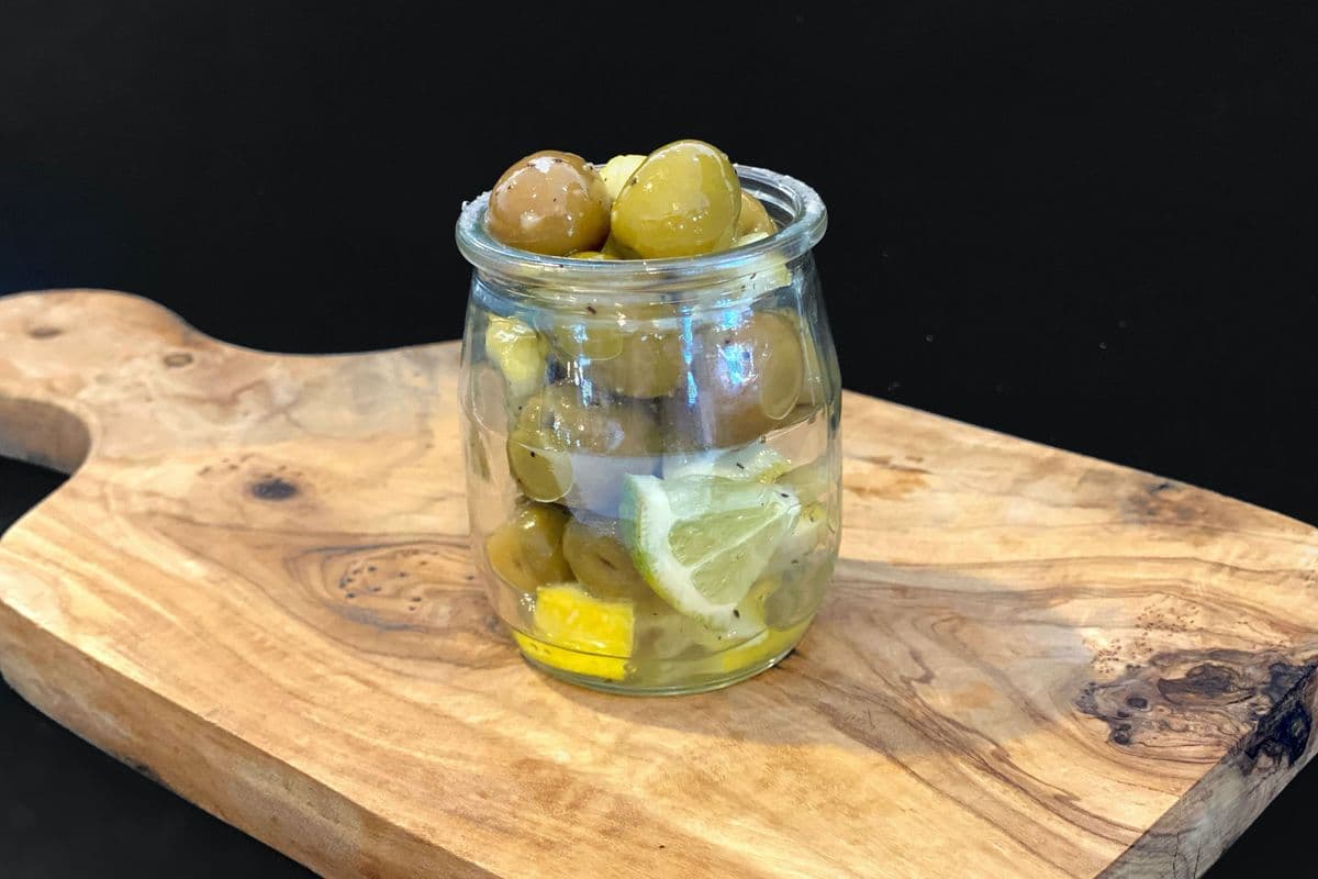 Mélange d'olives agrumes et poivre