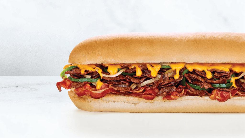Queso & Bacon Cheesesteak / Cheesesteak au fromage et au bacon