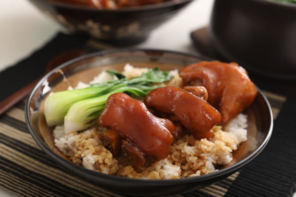 Braised Pig Feet Rice in Brown Sauce 红烧猪手饭