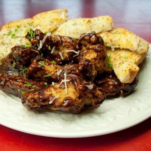 25 Wings with 3 Pieces of Garlic Bread