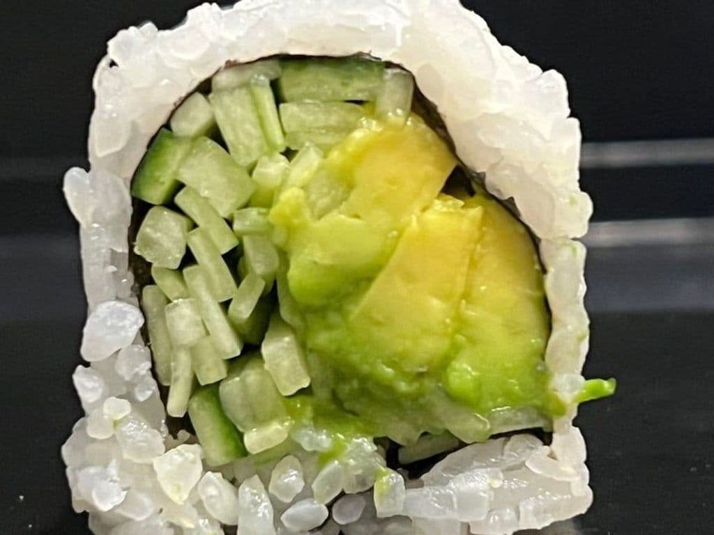 Avo Cucumber Roll
