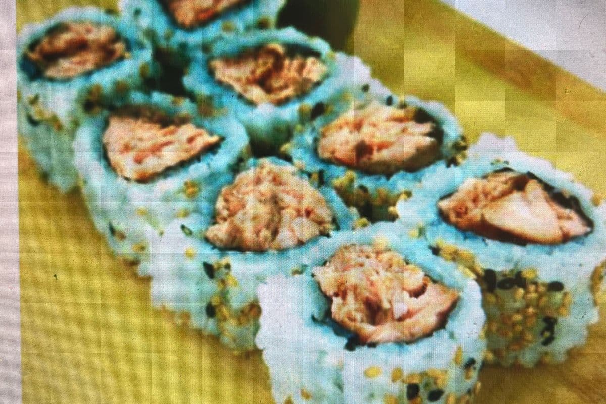 Salmon tempura roll （8pcs）炸三文鱼卷8片