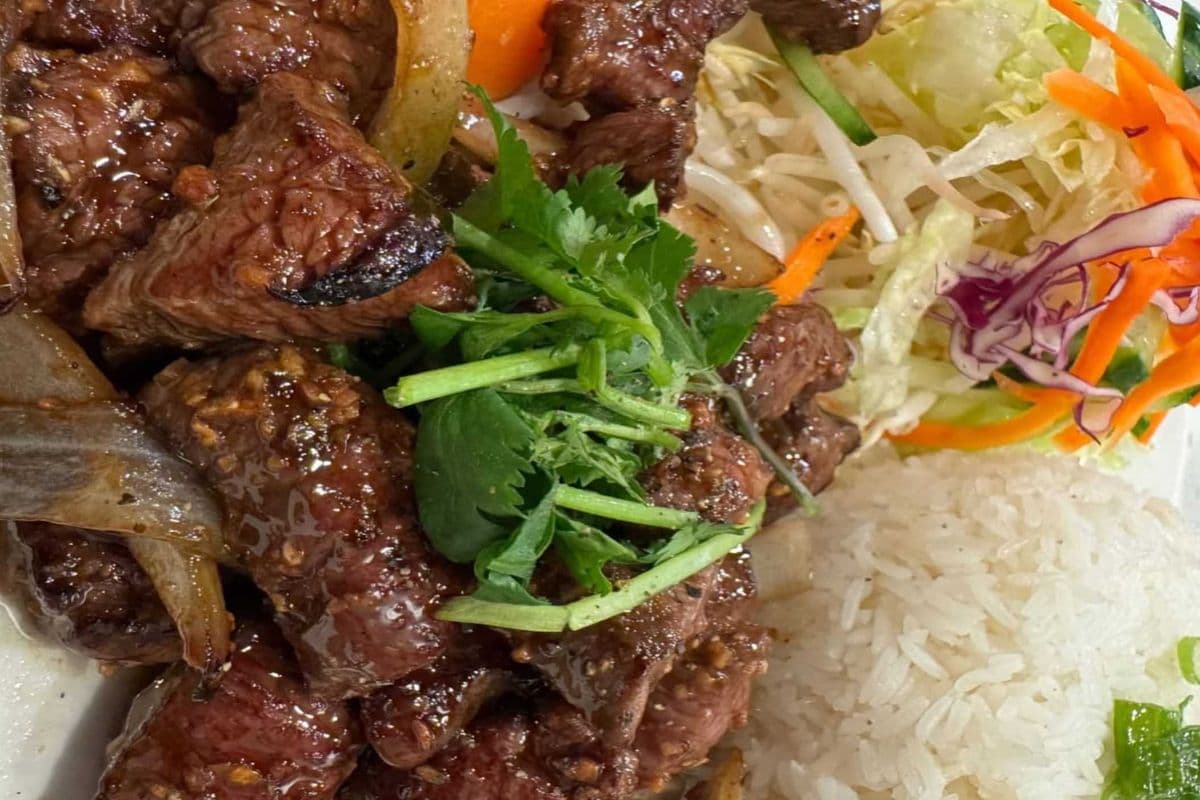 36. Vietnamese Shaking Beef / (Bo Luc Lac)