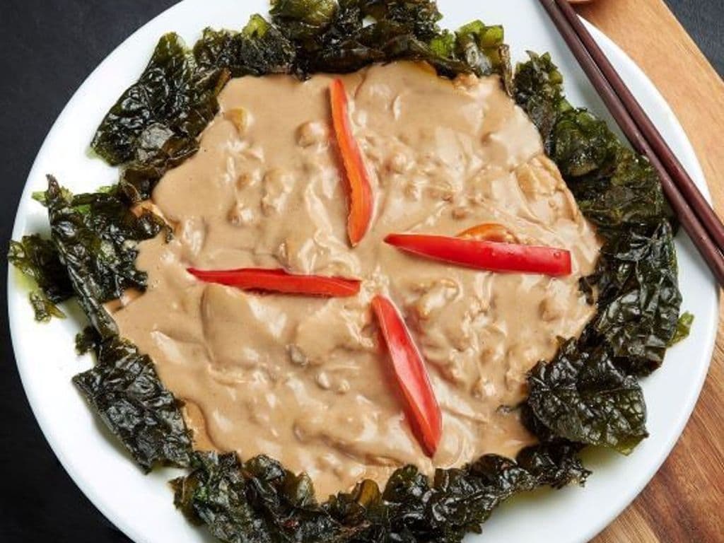 (23)- Poulet aux arachides avec Épinards Croustillants