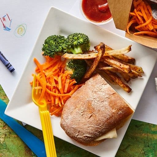 Repas Enfant - Sandwich au fauxmage grillé / Kids' Meal - Grilled Cheeze Sandwich