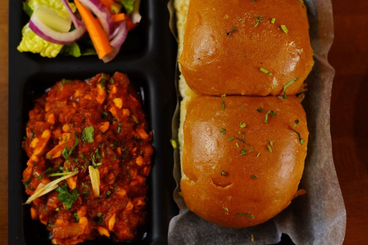 Egg Ghotala with Pav