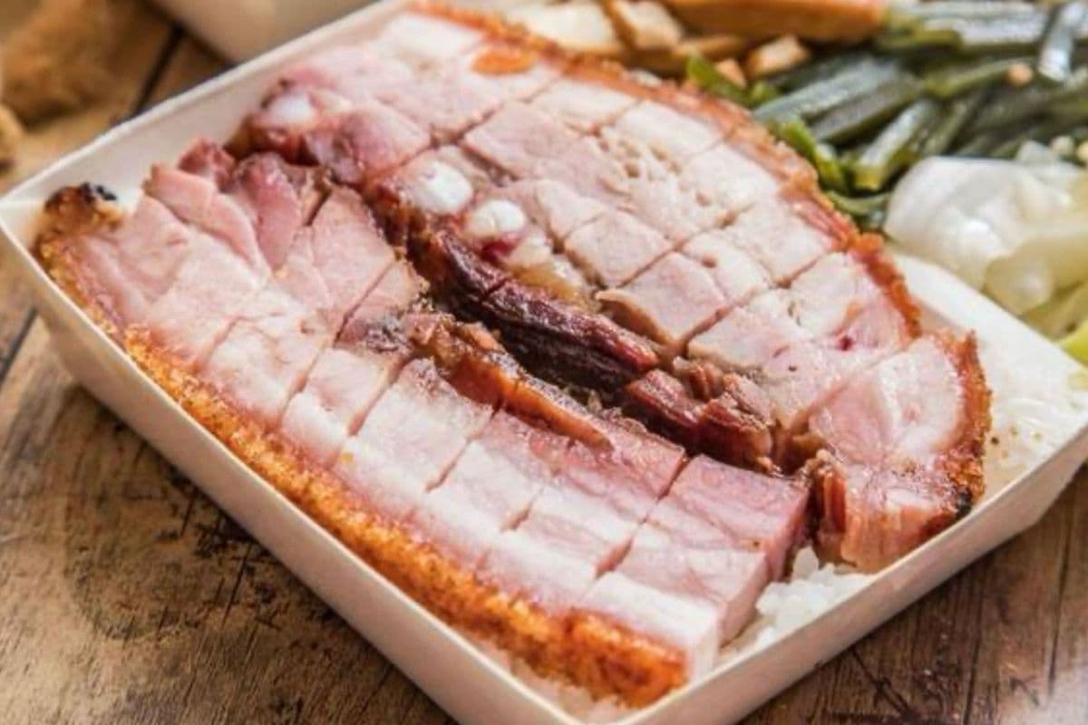 Crispy Roast Pork with Rice - 脆皮燒肉飯