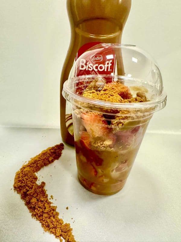 16 Oz Dubai Biscoff Strawberry Cup