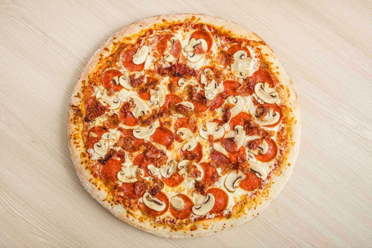16" Large Pizza Canadian Specialty