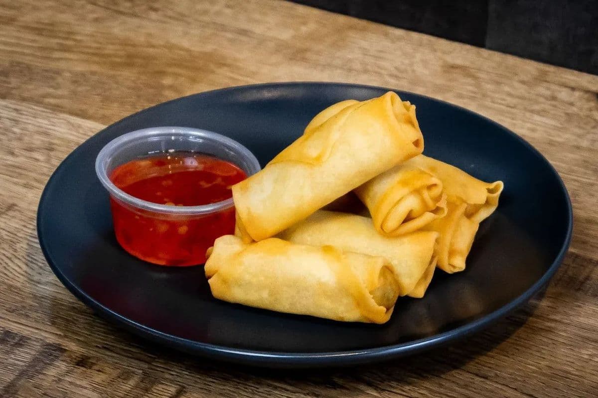 Veg Spring Rolls (6 Pcs)  