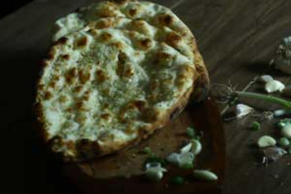 CHEESE GARLIC NAAN CHEESE NAAN