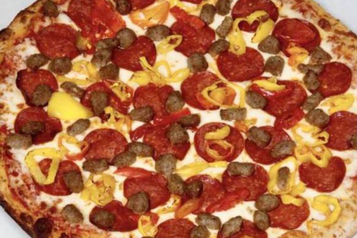 Extra-Large Reginos Spicy Deluxe Pizza