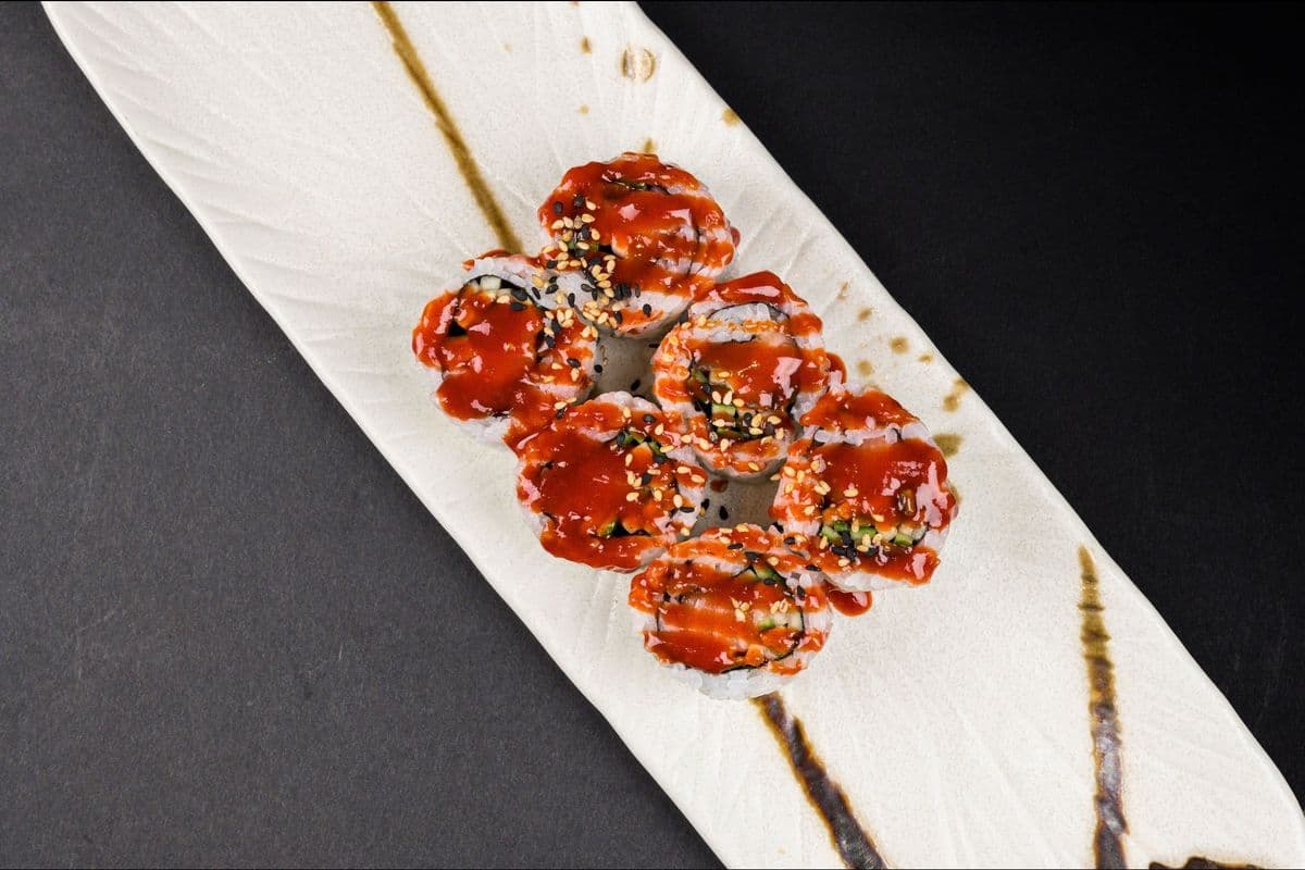 Spicy Wild Salmon Roll (8 Pieces)