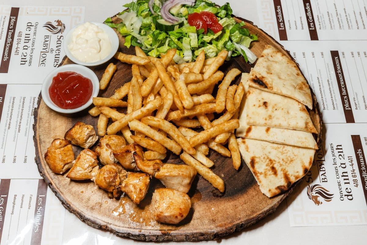 Brochettes tikka au poulet) (2) / Chicken Tikka Skewers (2 pcs)