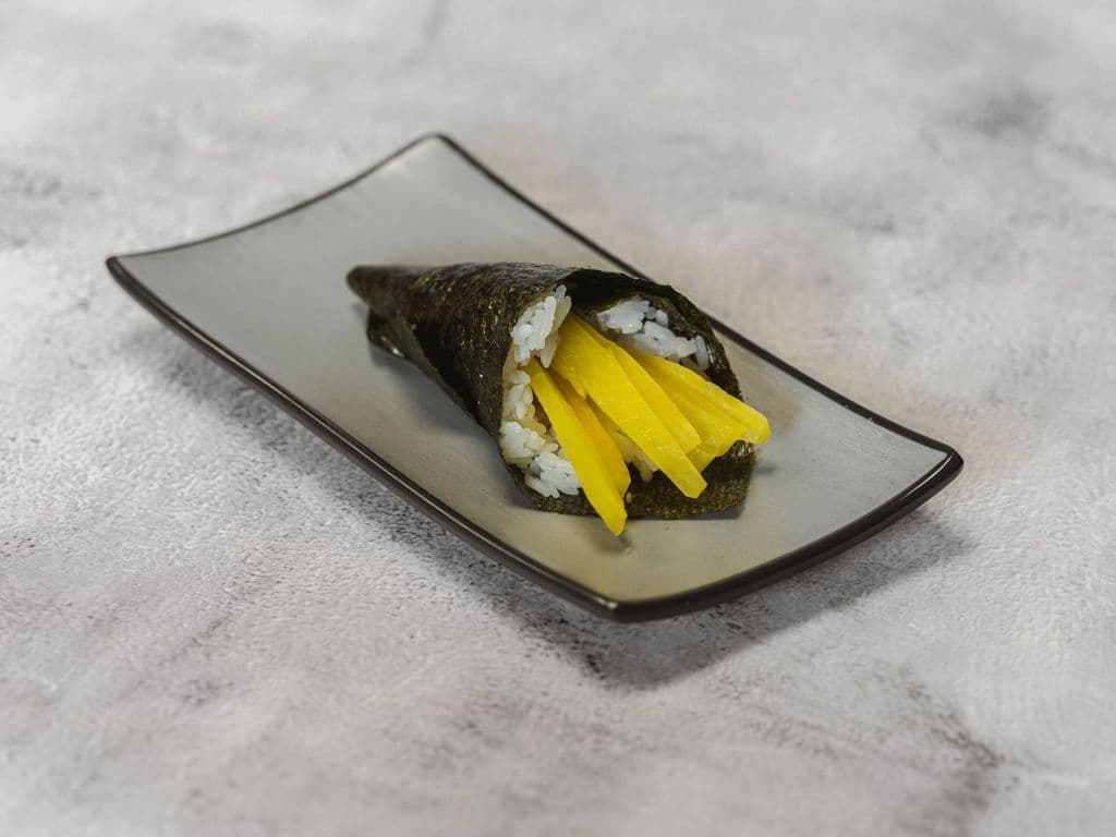 H15 Oshinko Handroll (1pc)