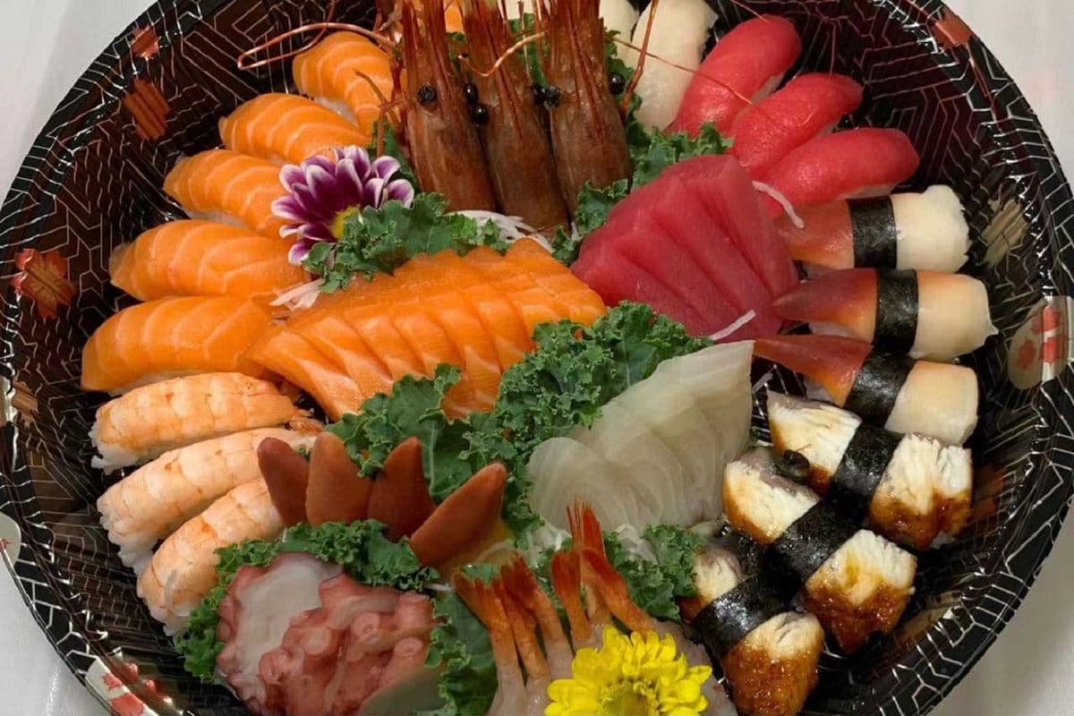 F20. Sashimi Sushi Maki Party Tray (100 pcs)