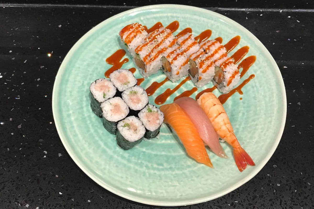 Spicy Tuna Combo (17 pcs)