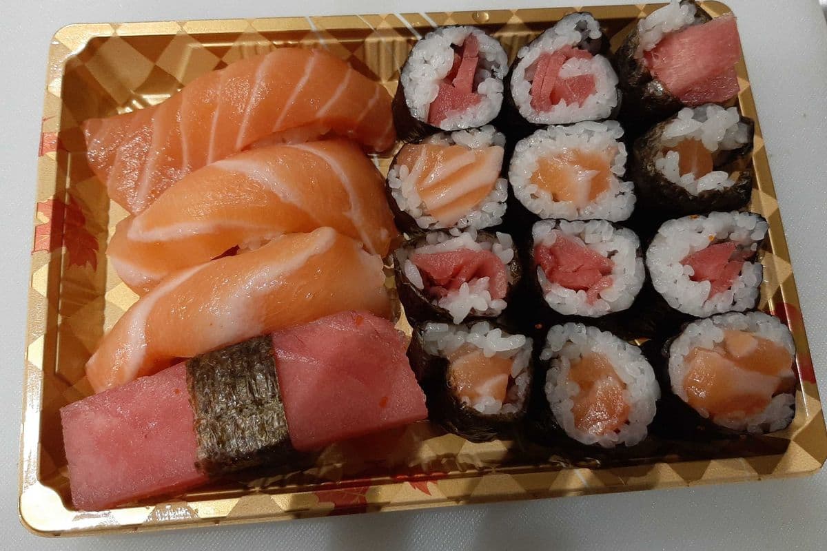 49. Just Salmon&Tuna Combo(Salmon Hoso Maki 6pcs+Tuna Hoso Maki 6pcs+Salmon&Tuna Sushi 4pcs)