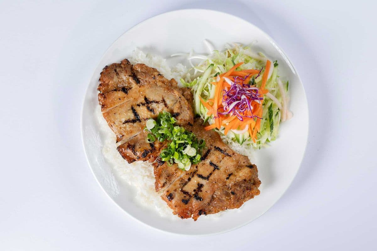 29. Charbroiled Lemongrass Chicken / (Com Ga Uop Xa)