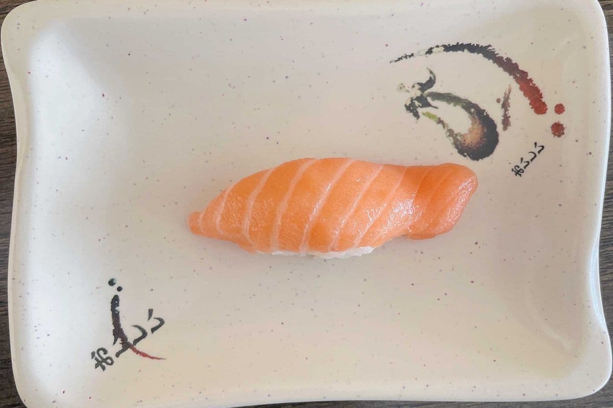 47. Salmon Sushi (2 Pcs)