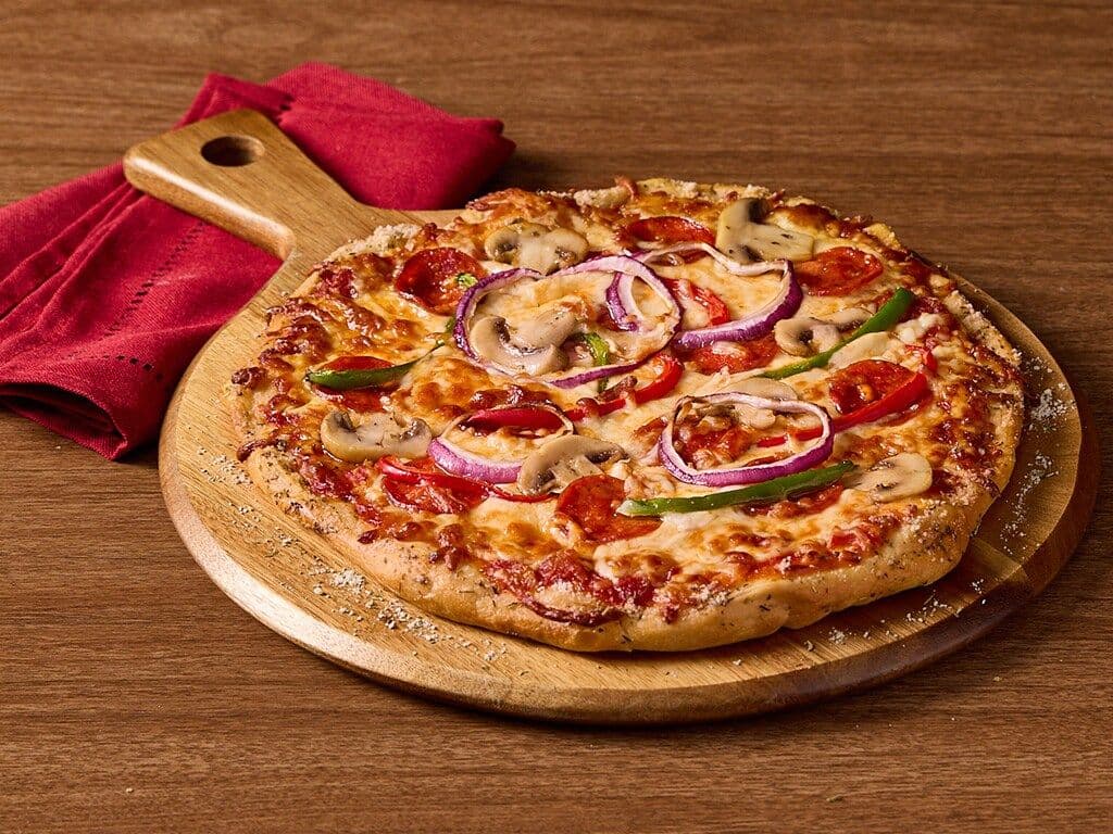 14'' Deluxe Pizza