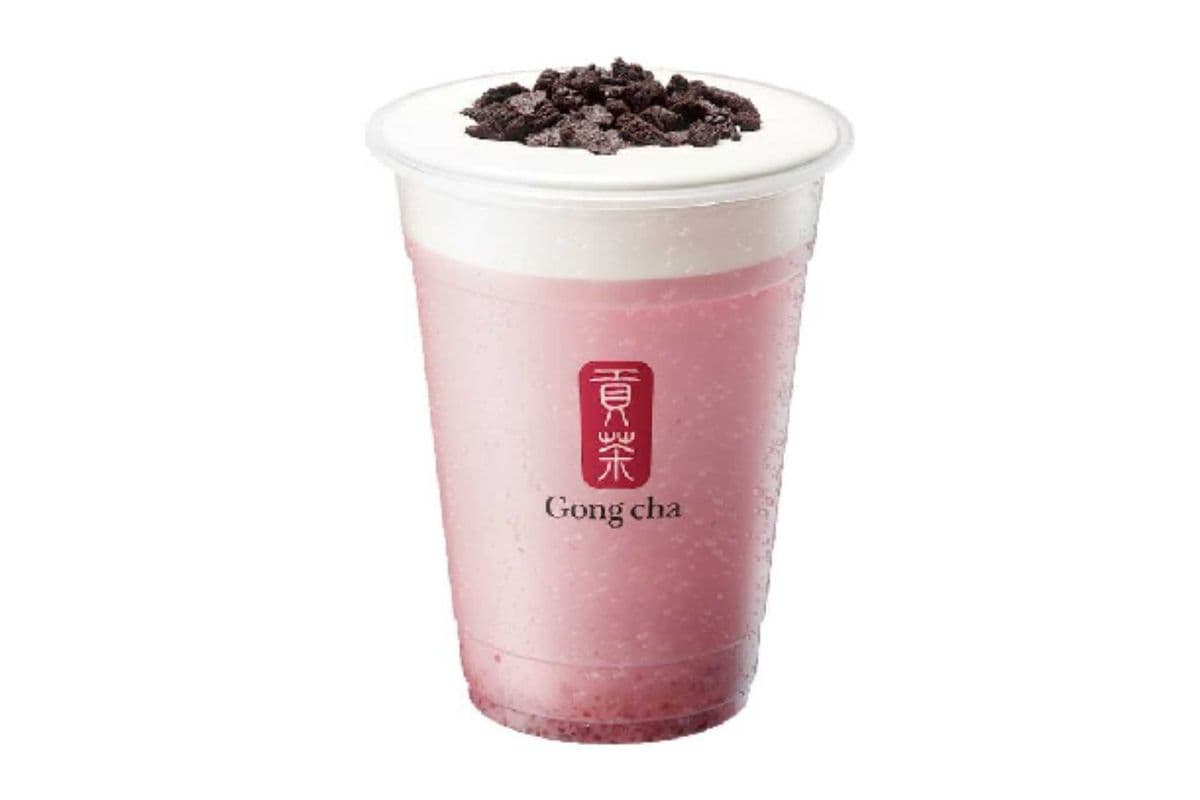 Strawberry Oreo Milk Tea (486 Cal)