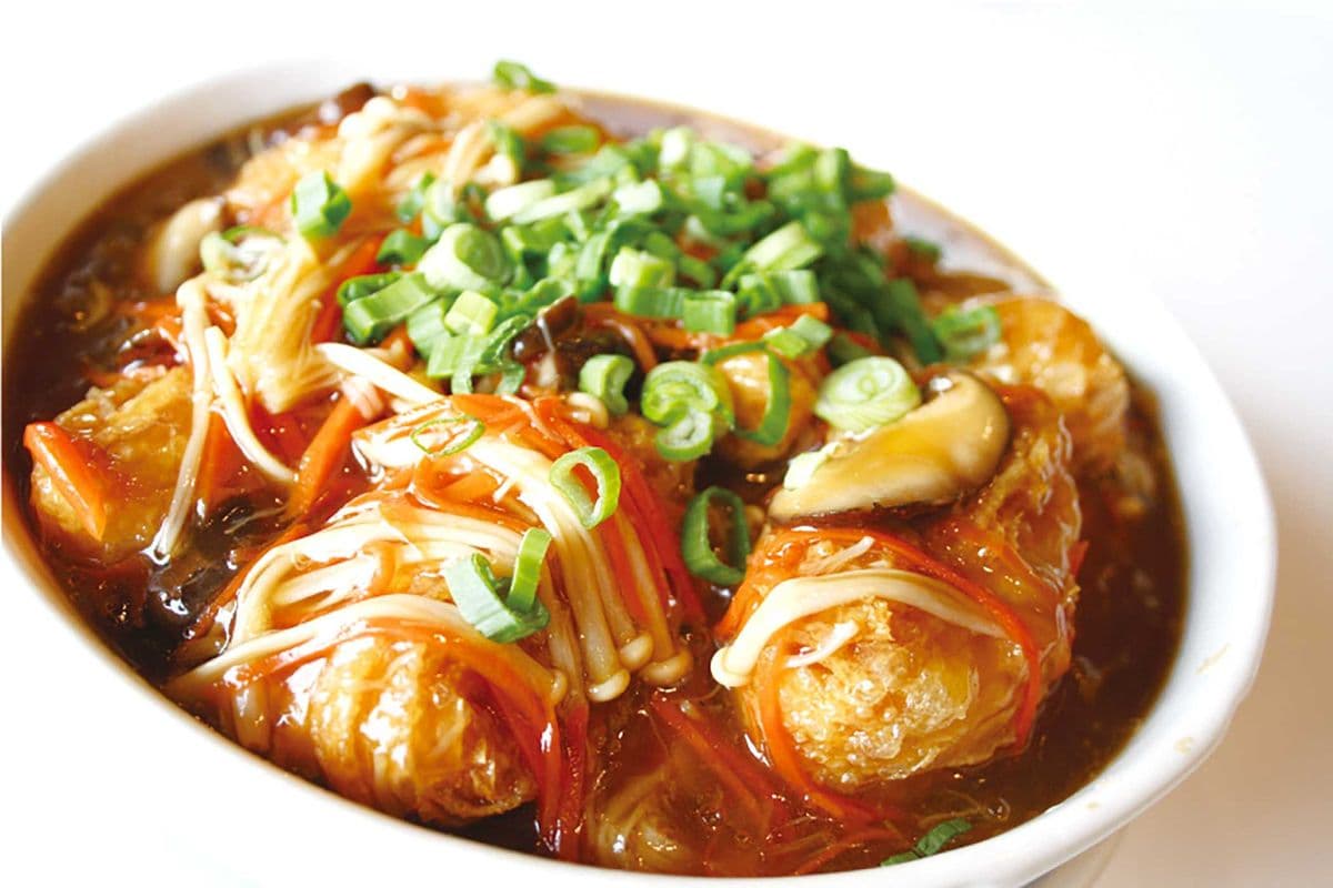 Crispy Bean Curd with Special Dry Scallop Sauce 干貝腐皮捲