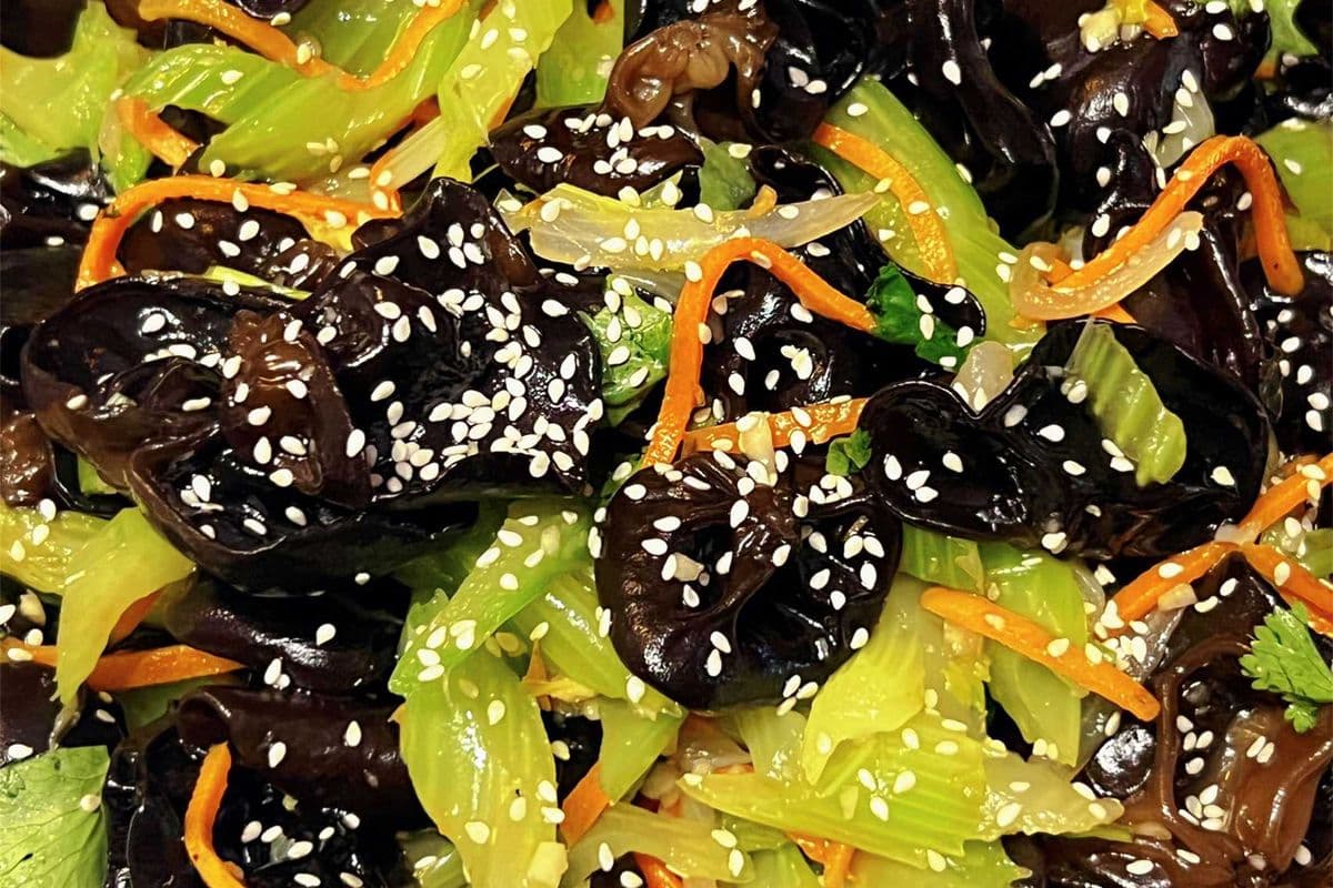 5. Black Fungus with Celery 香芹拌木耳 （原味/泡椒）