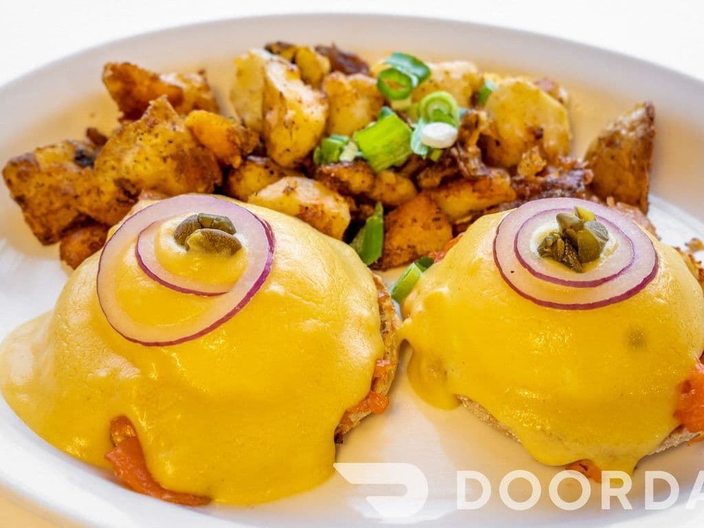 SMOKED SALMON BENNY