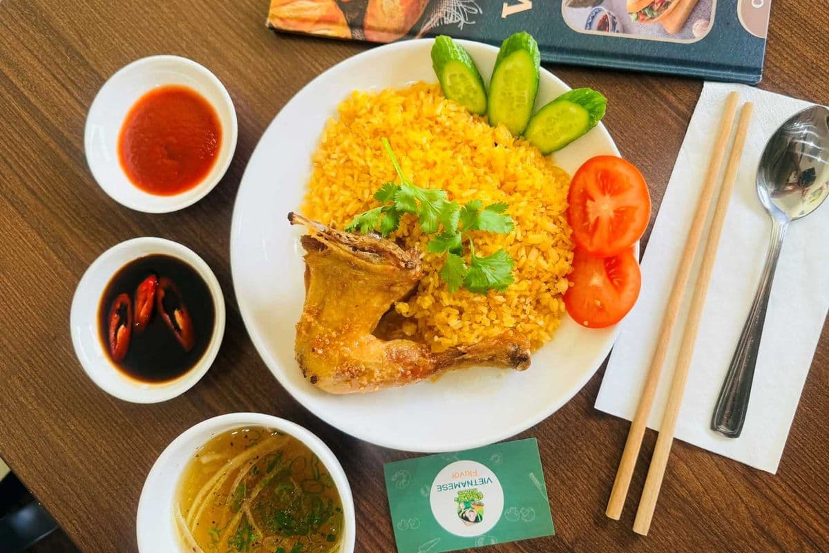 Crispy Fried Chicken with Golden Rice (Cơm gà xối mỡ)
