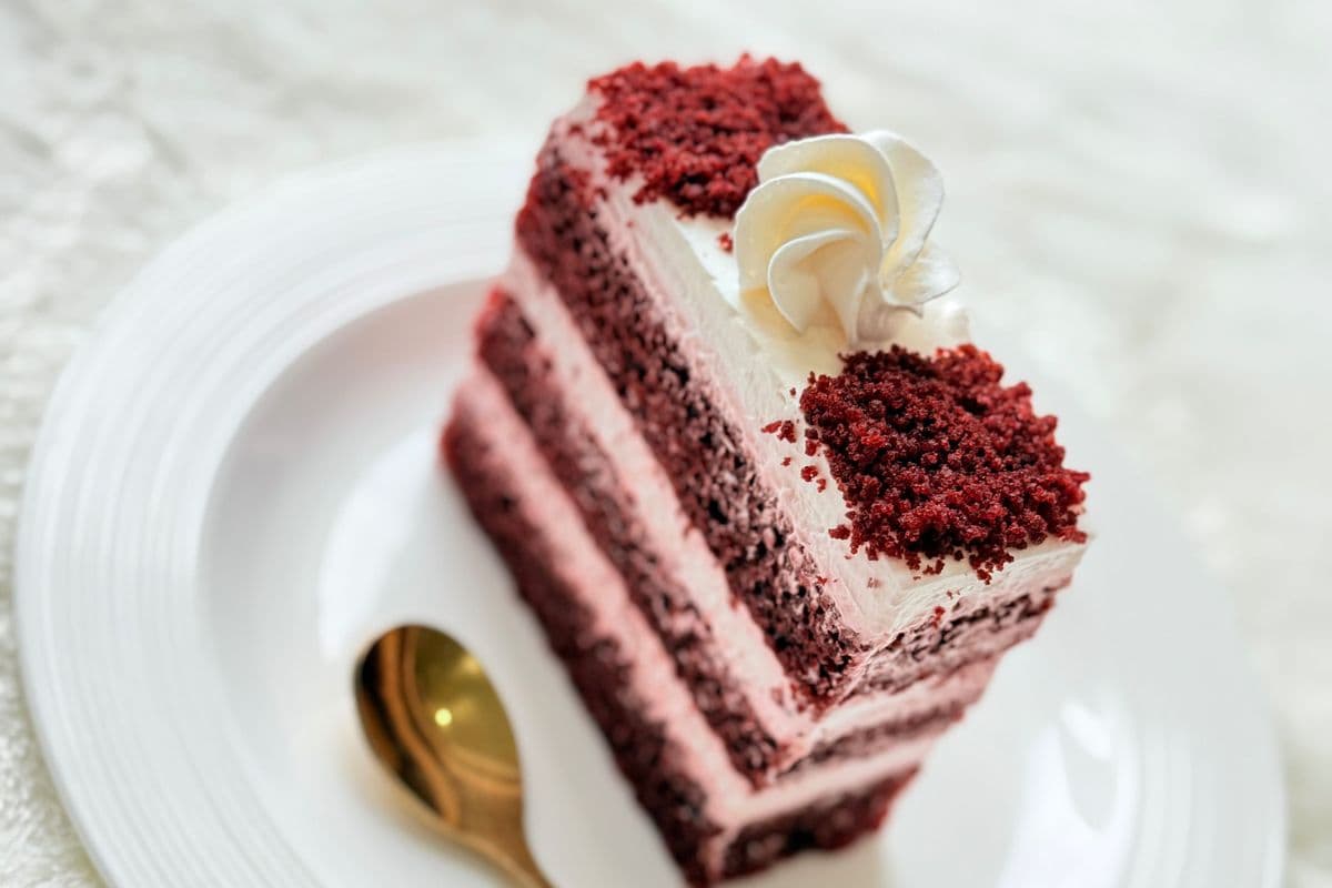 Red Velvet with White Chocolate Pastry