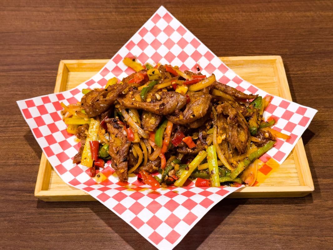 D1 🌶Dry-Fried Pork Intestines / D1 🌶干煸肥肠（招牌）