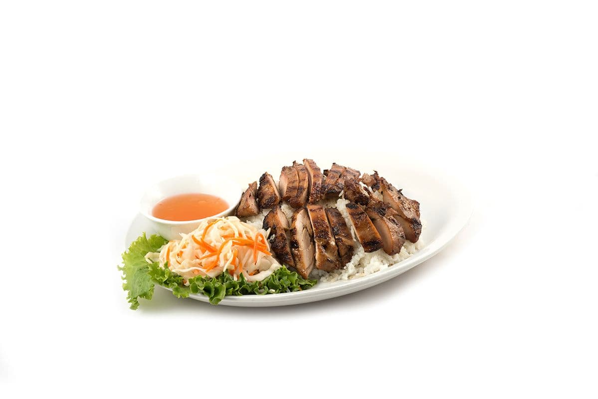 45A Lanières de poulet sur riz blanc / Grilled Chicken thigh on white Rice