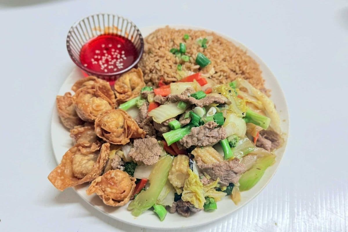 # 18 (rice, 8 wontons, greens)